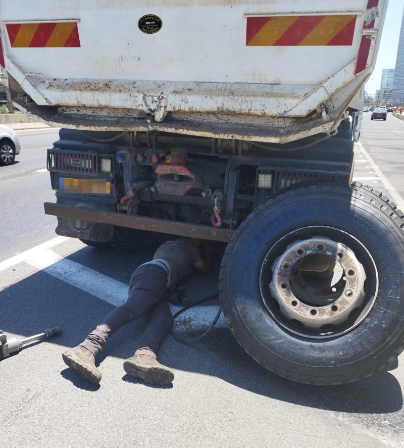 שירותי פנצ'ריה למשאיות בדרך